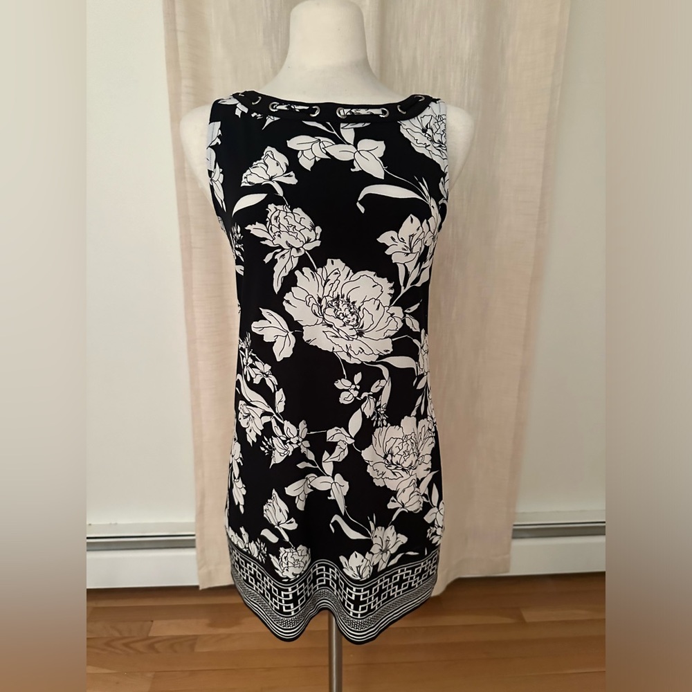 White House Black Market Black and White Tunic  👚🤍🌟